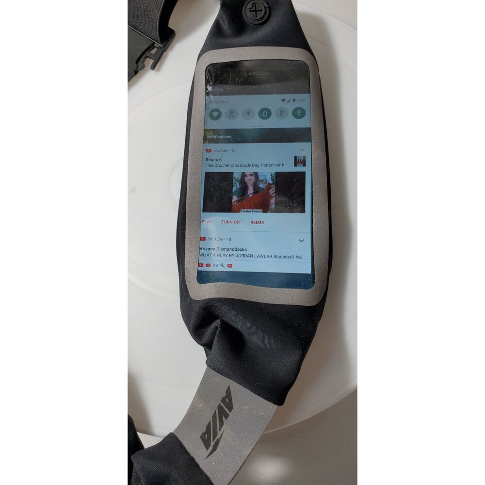 Avia Extreme Fitting Belt for iPhone Running Belt with a clear window